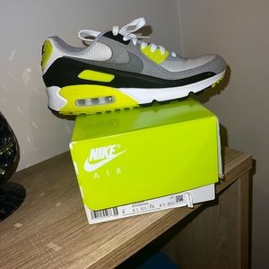 Nike shoes mens 7.5 or womens 9